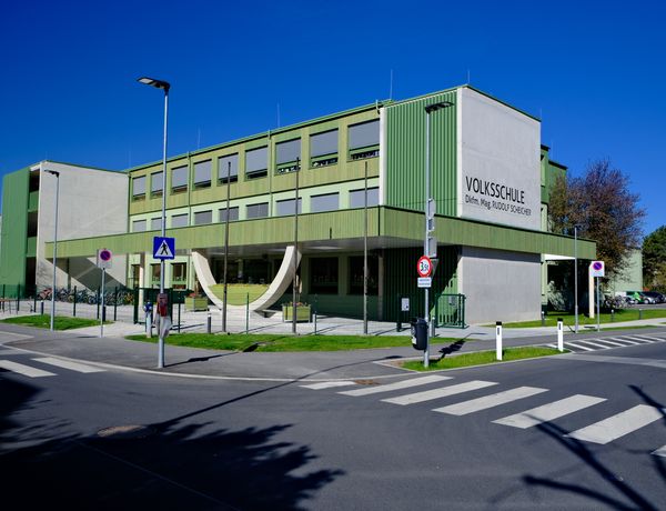 VOLKSSCHULE UNGARVIERTEL DKFM. MAG. RUDOLF SCHEICHER